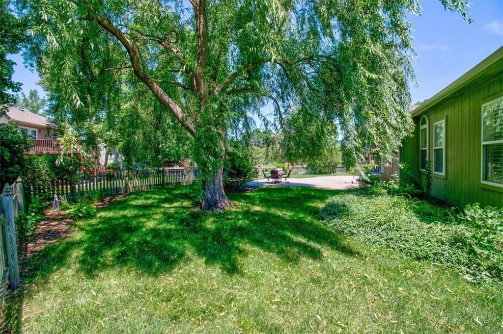 804 NE Carousel Lane — photo 33