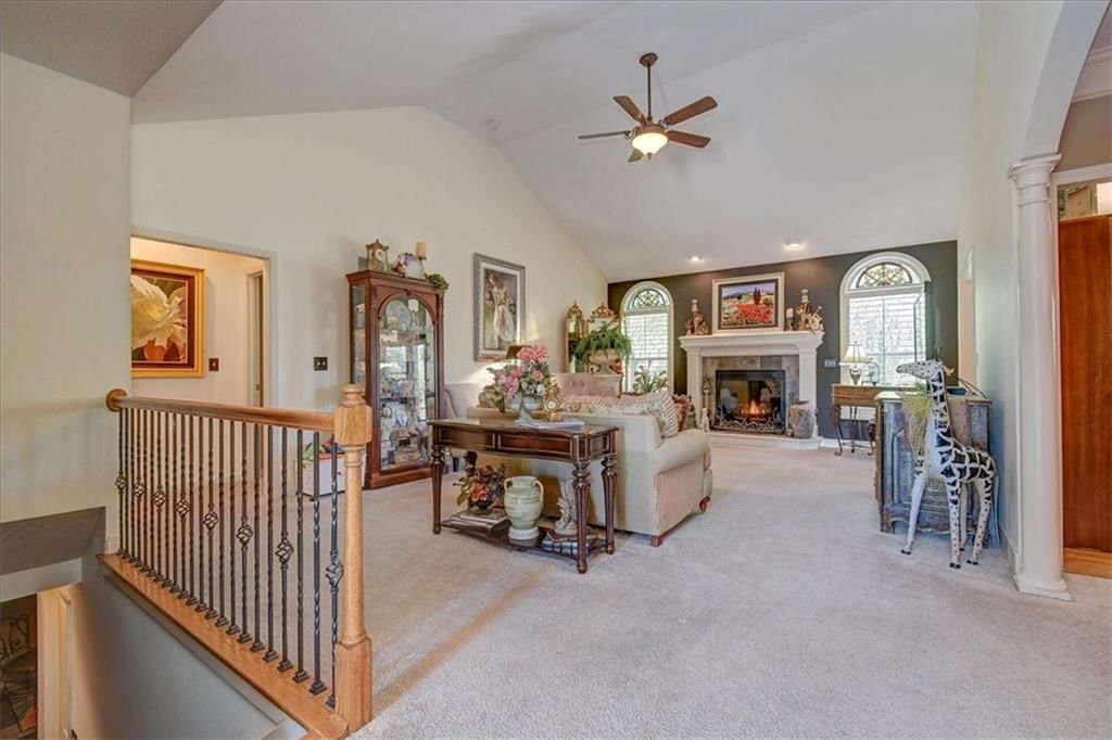 804 NE Carousel Lane — photo 5