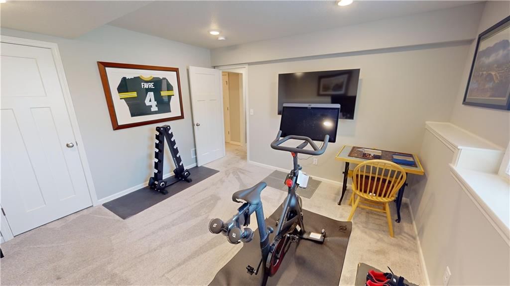 912 NW Lindenwood Drive — photo 28