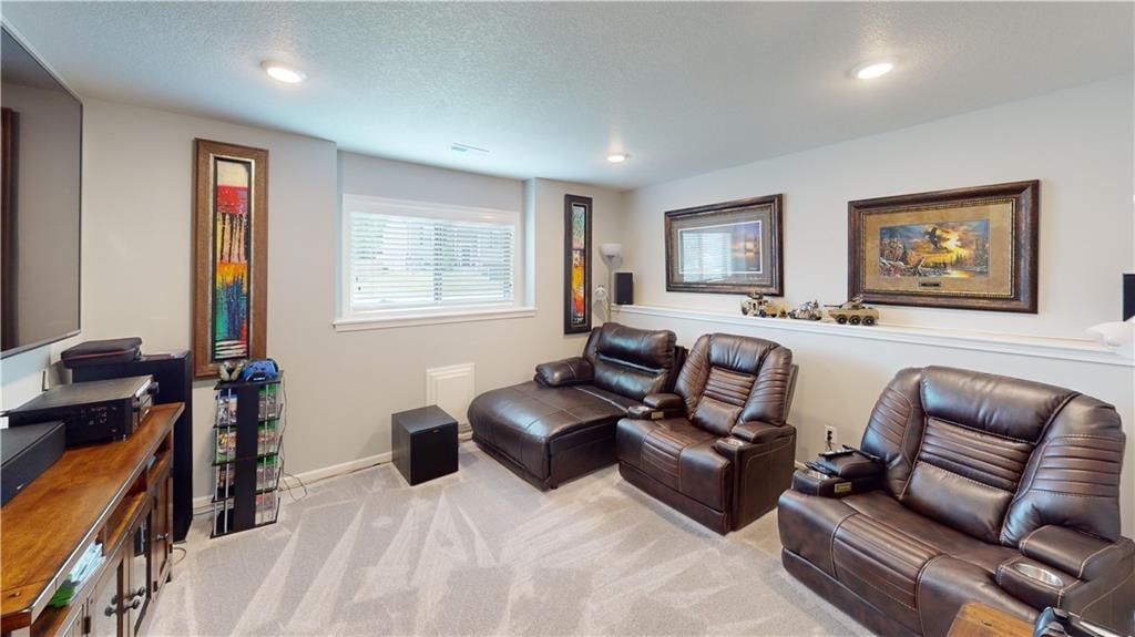 912 NW Lindenwood Drive — photo 29