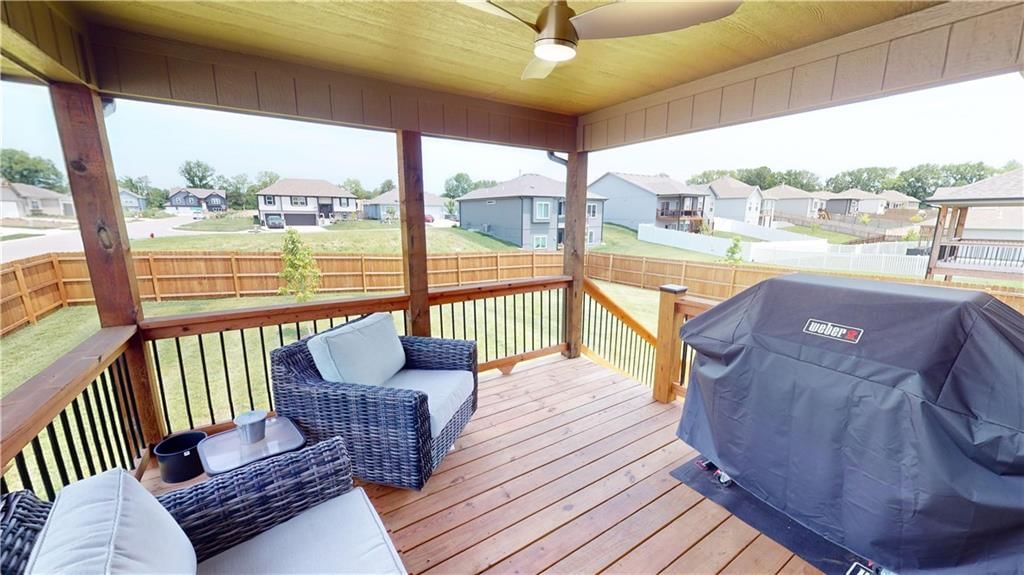 912 NW Lindenwood Drive — photo 31