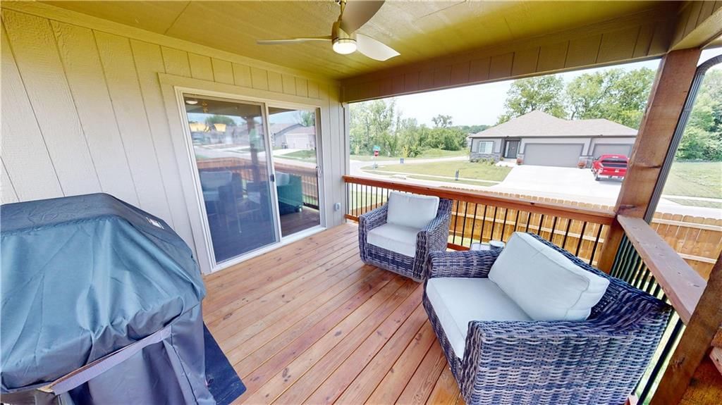 912 NW Lindenwood Drive — photo 32