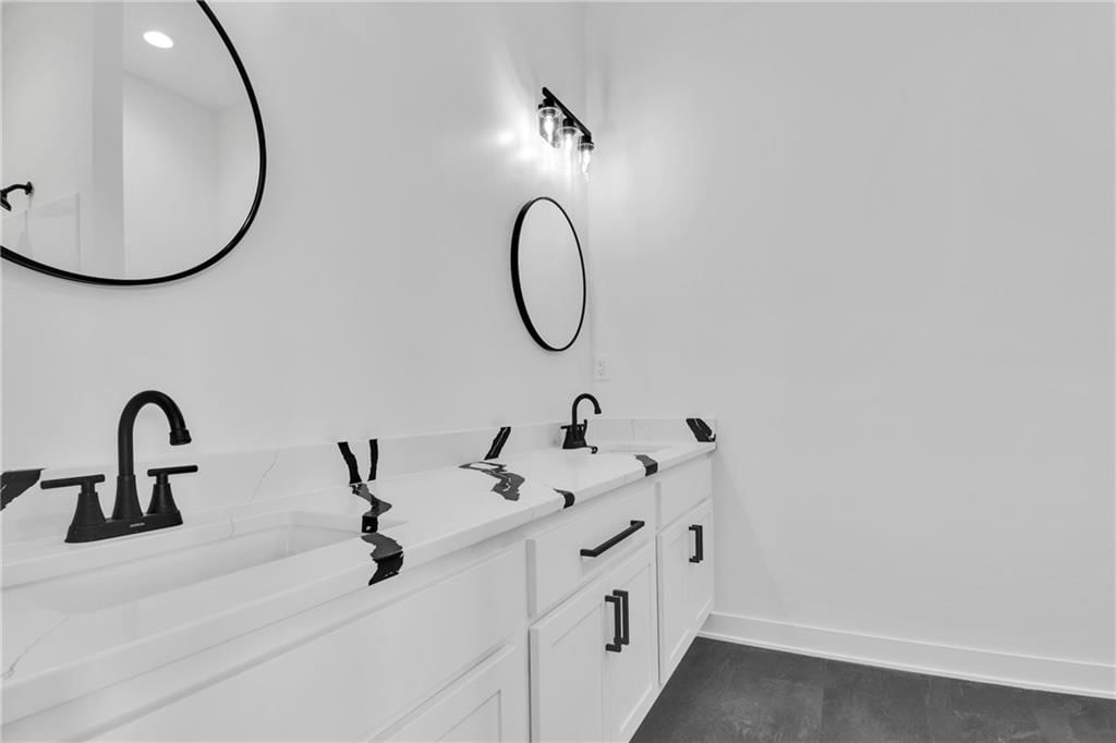 200 N Pine Street — photo 14