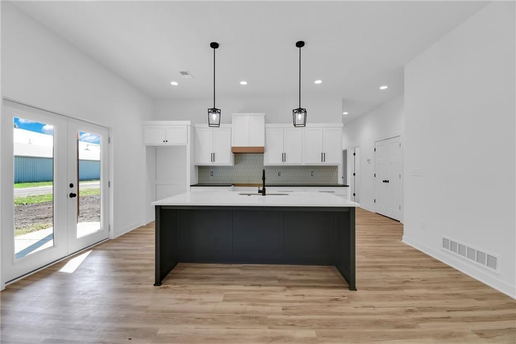 200 N Pine Street — photo 5