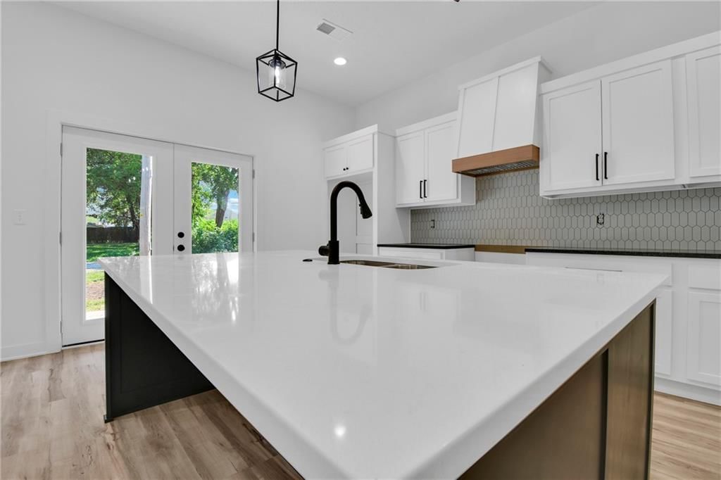 200 N Pine Street — photo 6