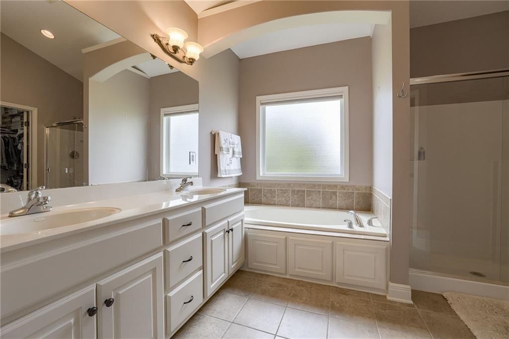 10704 Country Lane — photo 14