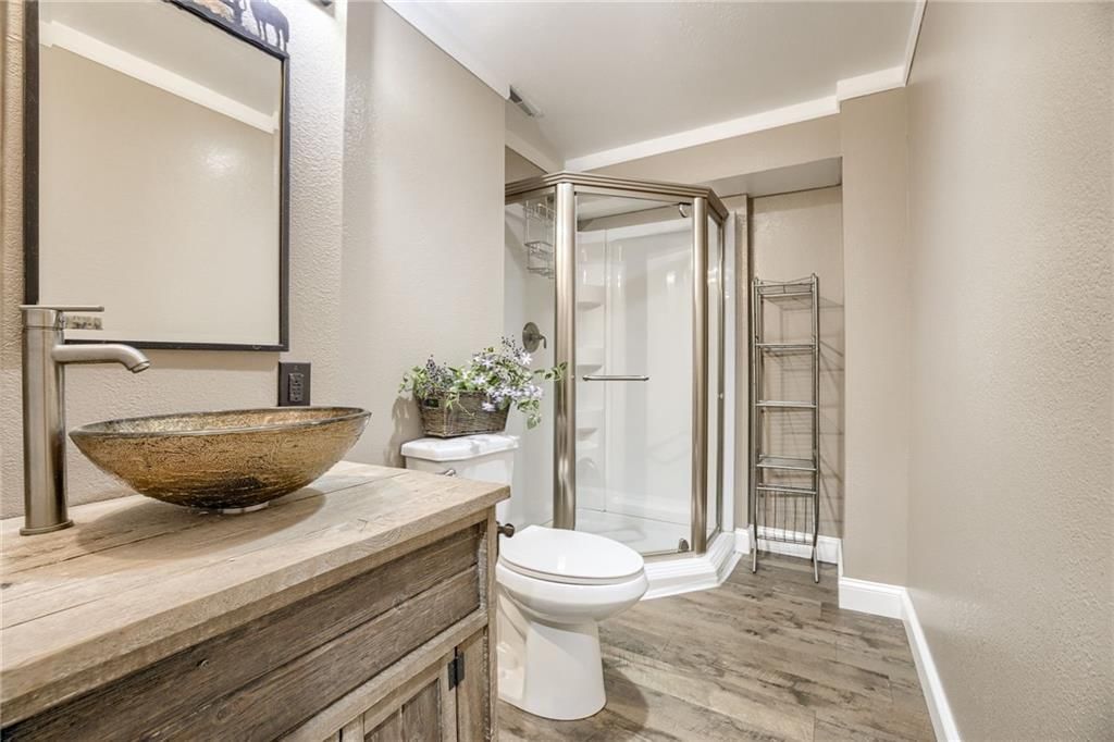 10704 Country Lane — photo 18