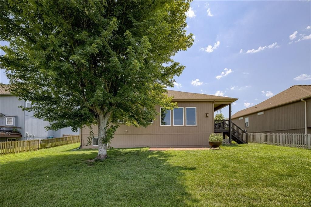 10704 Country Lane — photo 24