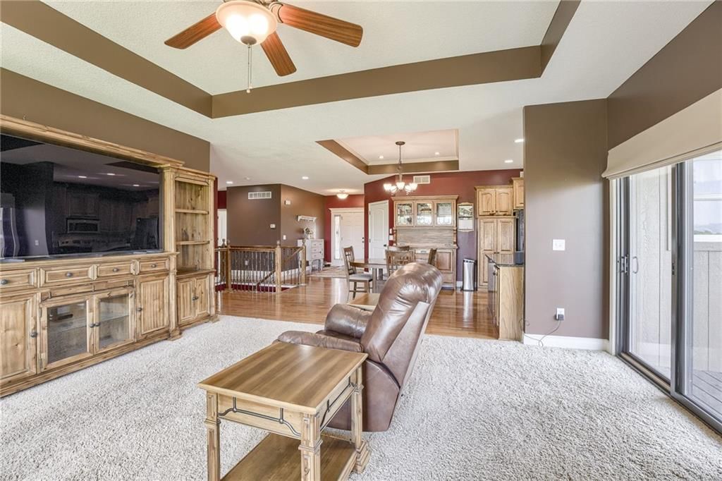 10704 Country Lane — photo 6