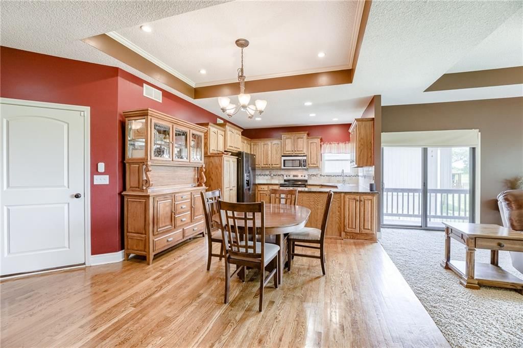 10704 Country Lane — photo 8