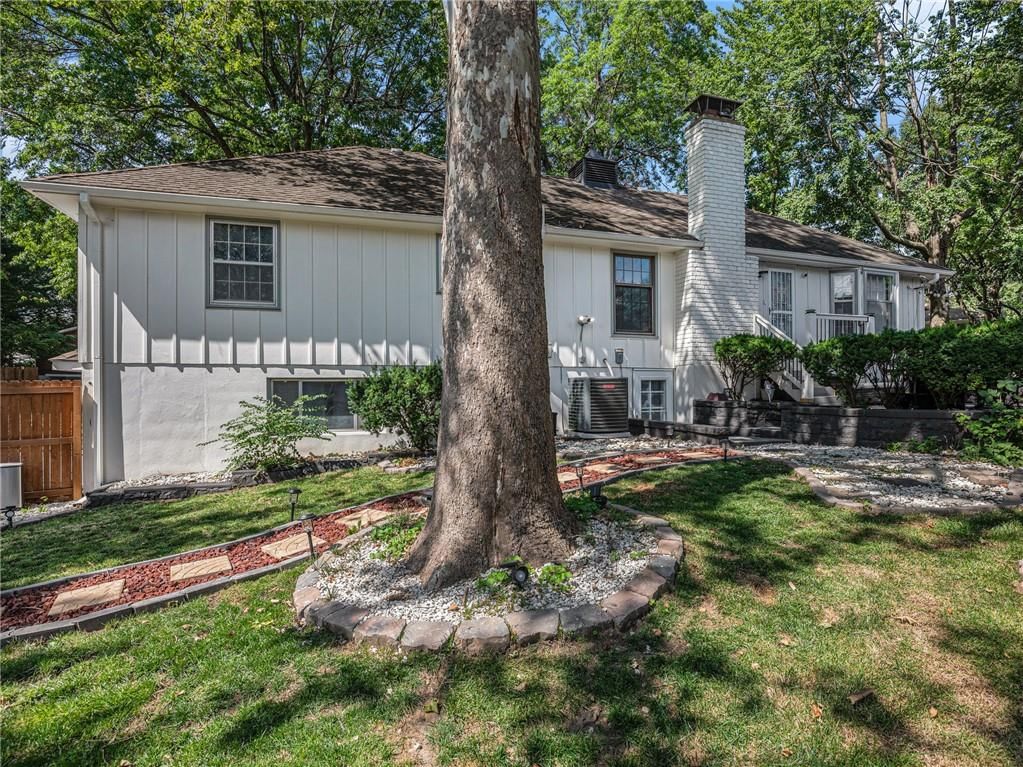 12917 Beacon Avenue — photo 32
