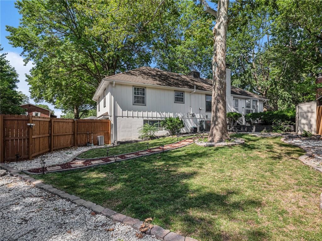 12917 Beacon Avenue — photo 33
