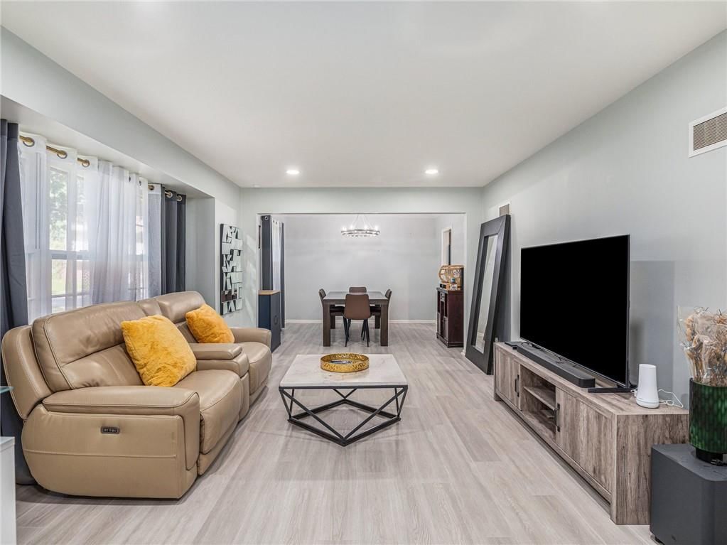 12917 Beacon Avenue — photo 6