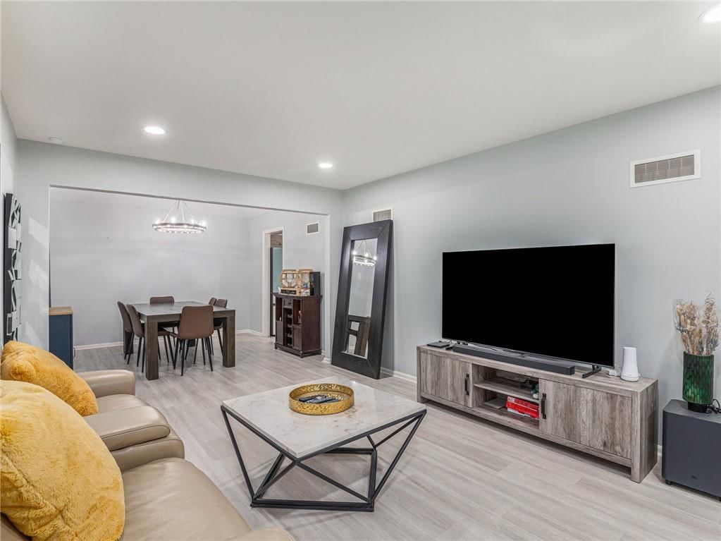 12917 Beacon Avenue — photo 7