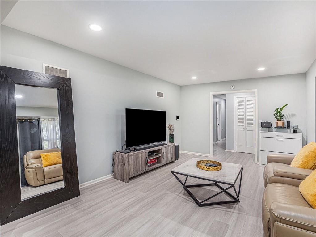 12917 Beacon Avenue — photo 9