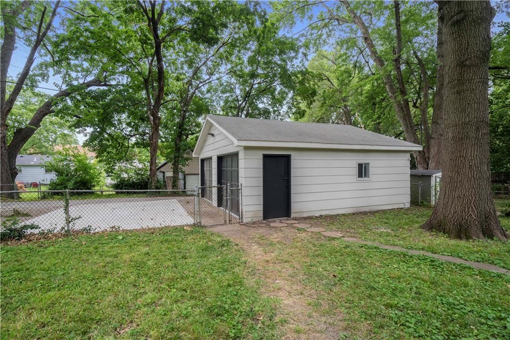 825 S PARK Avenue — photo 26