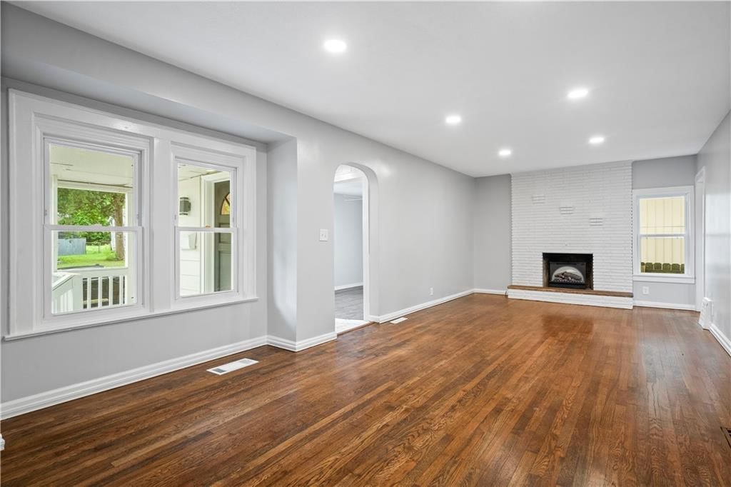 825 S PARK Avenue — photo 4
