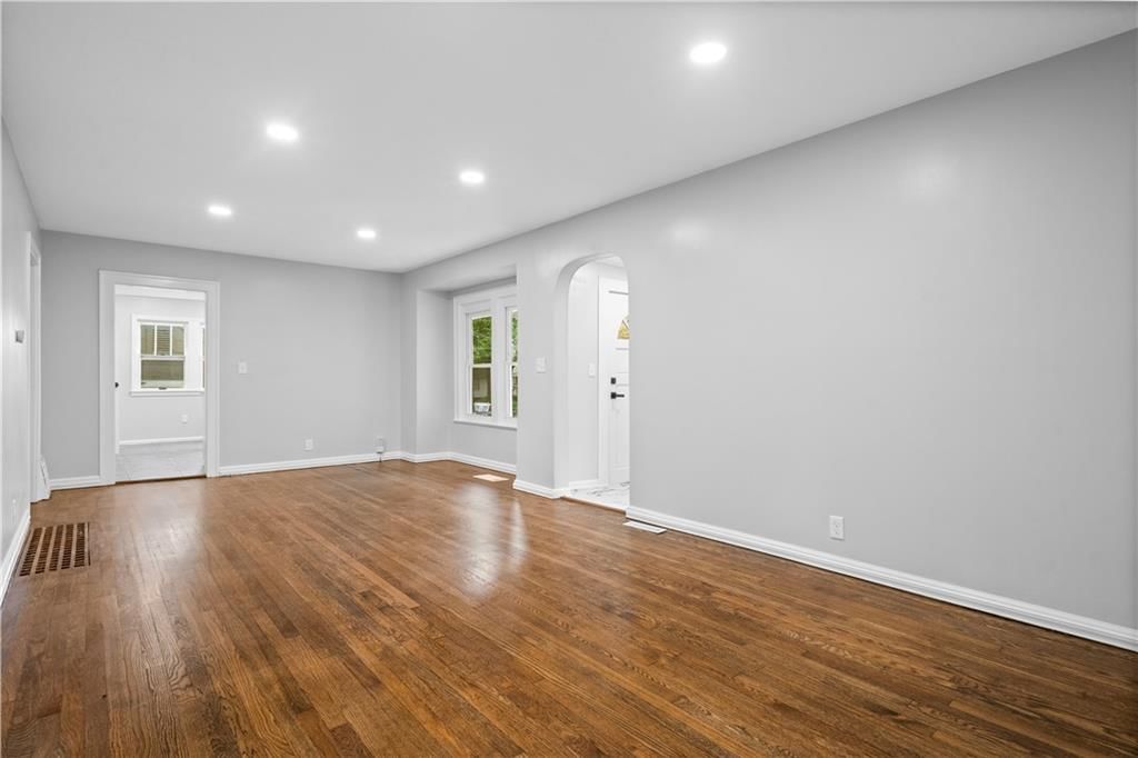 825 S PARK Avenue — photo 5