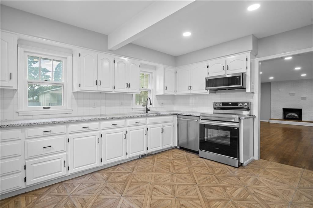 825 S PARK Avenue — photo 6