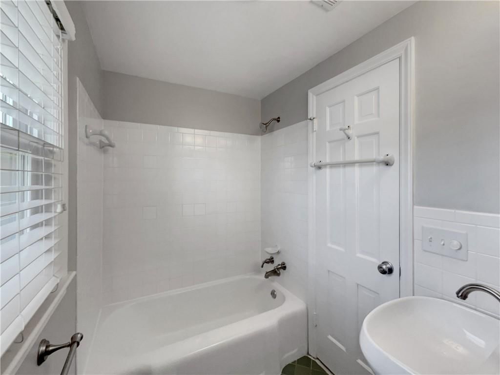 1222 W 67th Terrace — photo 14
