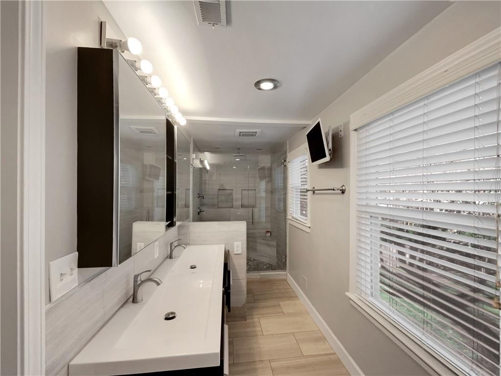 1222 W 67th Terrace — photo 7