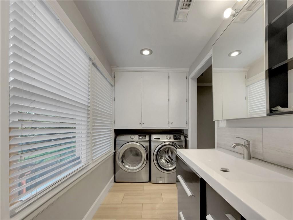 1222 W 67th Terrace — photo 9