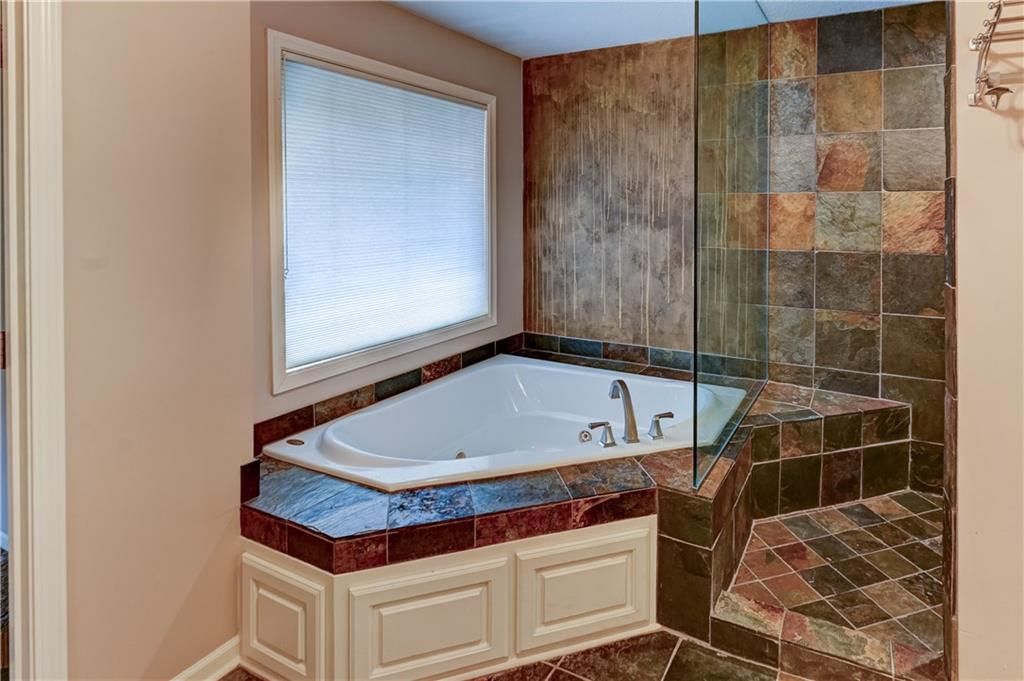 5514 W 147th Terrace — photo 28
