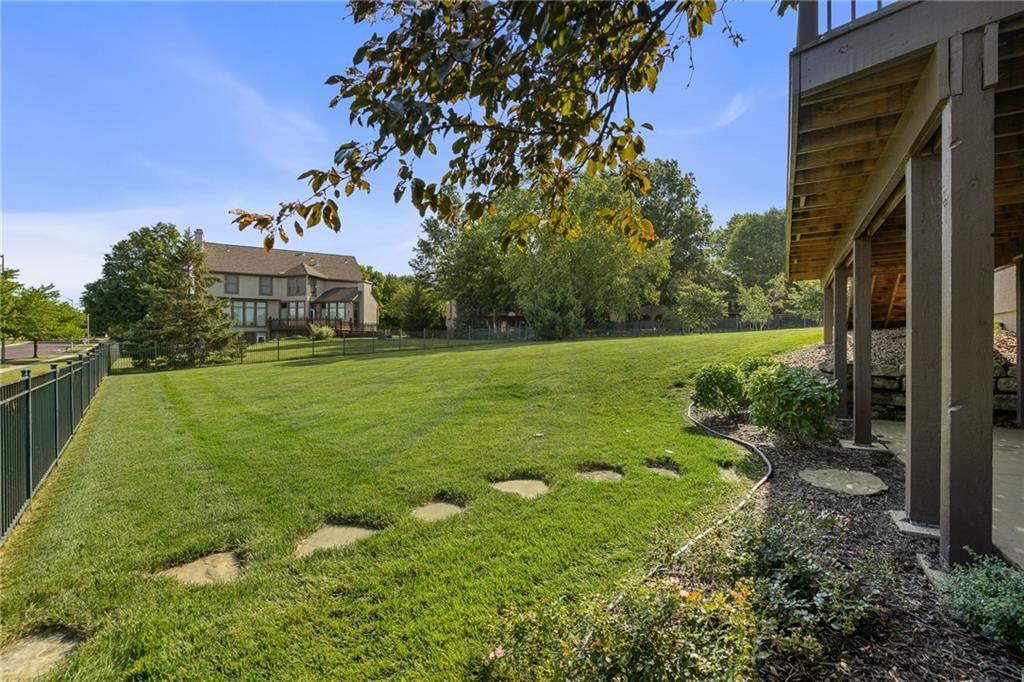 5852 Edgewater Drive — photo 10