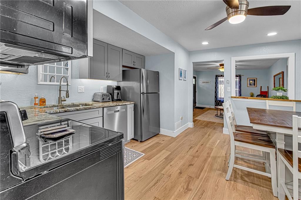 202 W Meadow Street — photo 17