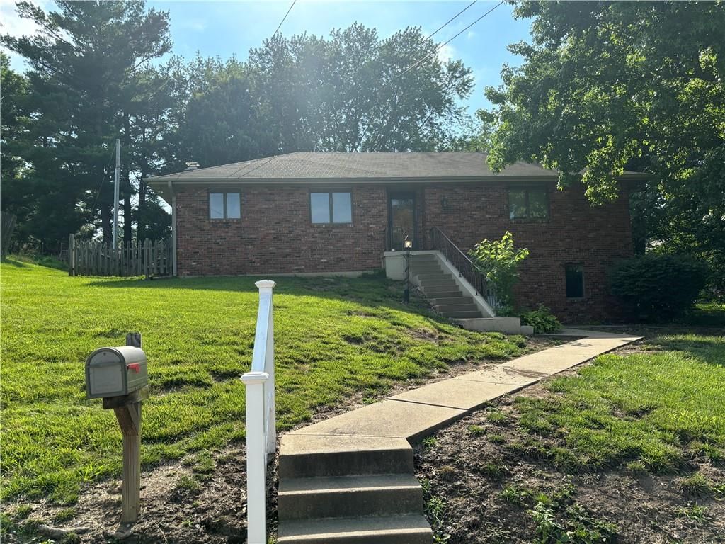 2102 Chambers Avenue — photo 2