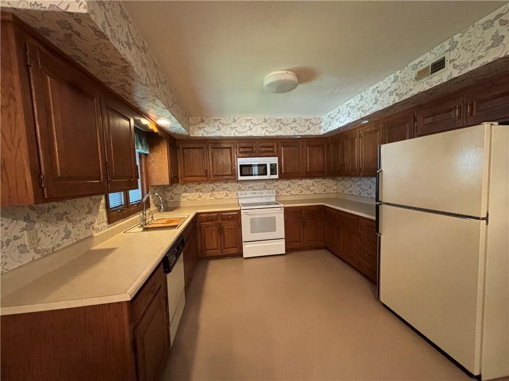 2102 Chambers Avenue — photo 11