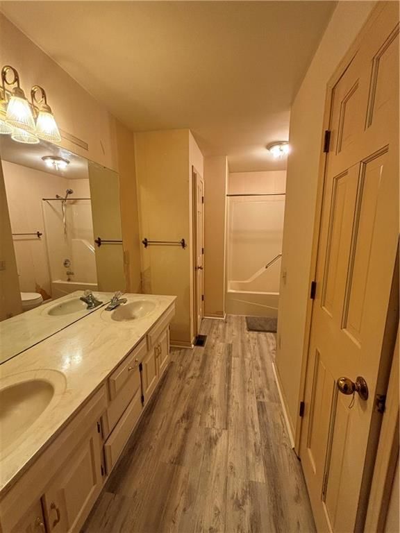 2102 Chambers Avenue — photo 16