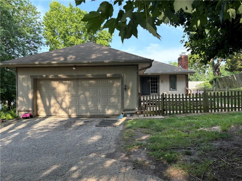 2102 Chambers Avenue — photo 4