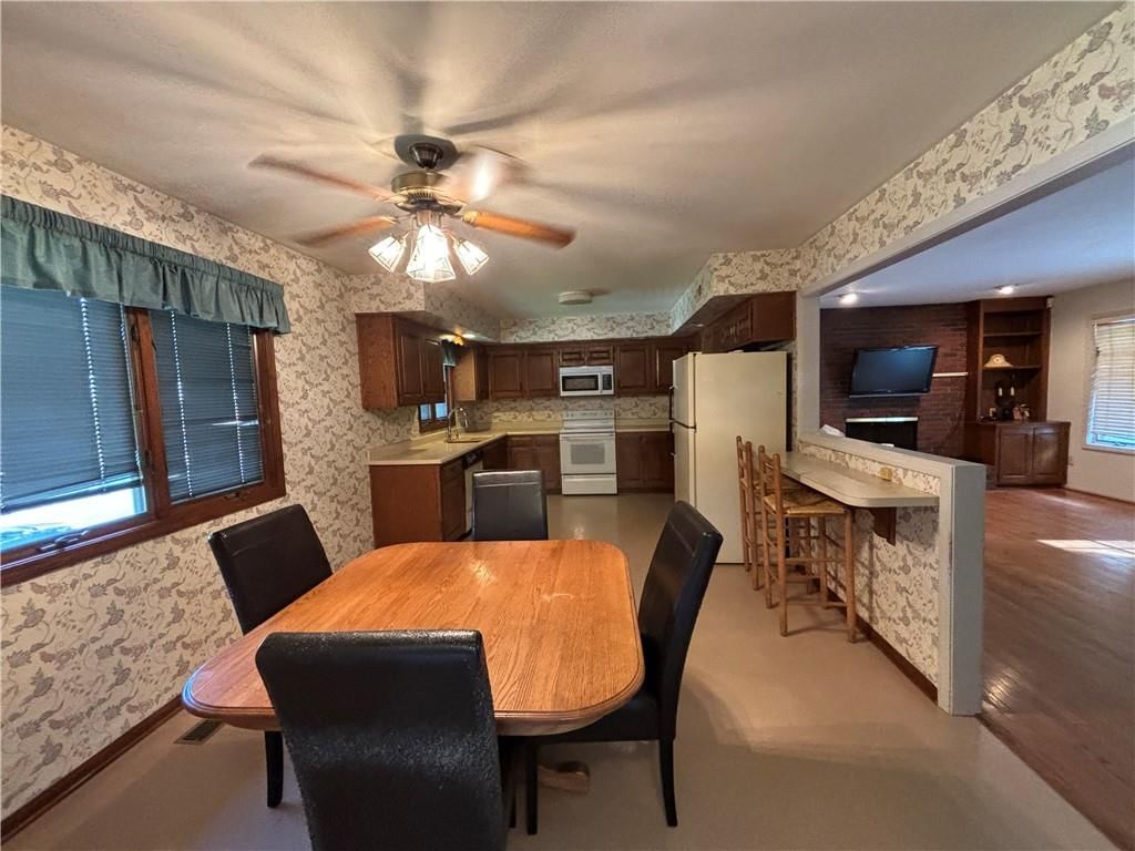 2102 Chambers Avenue — photo 9