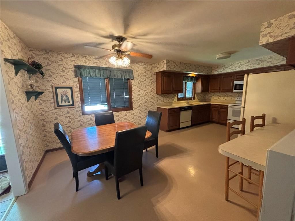 2102 Chambers Avenue — photo 10