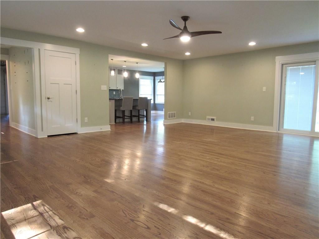 9652 Lee Boulevard — photo 14