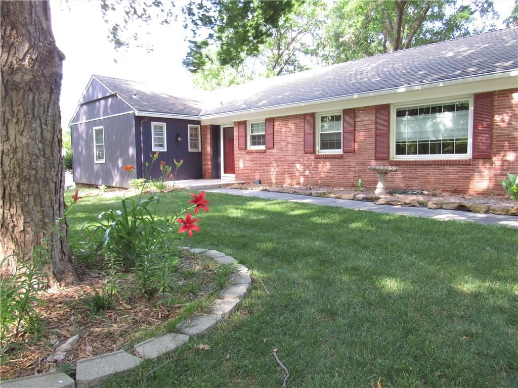 9652 Lee Boulevard — photo 3
