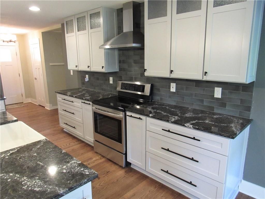 9652 Lee Boulevard — photo 10