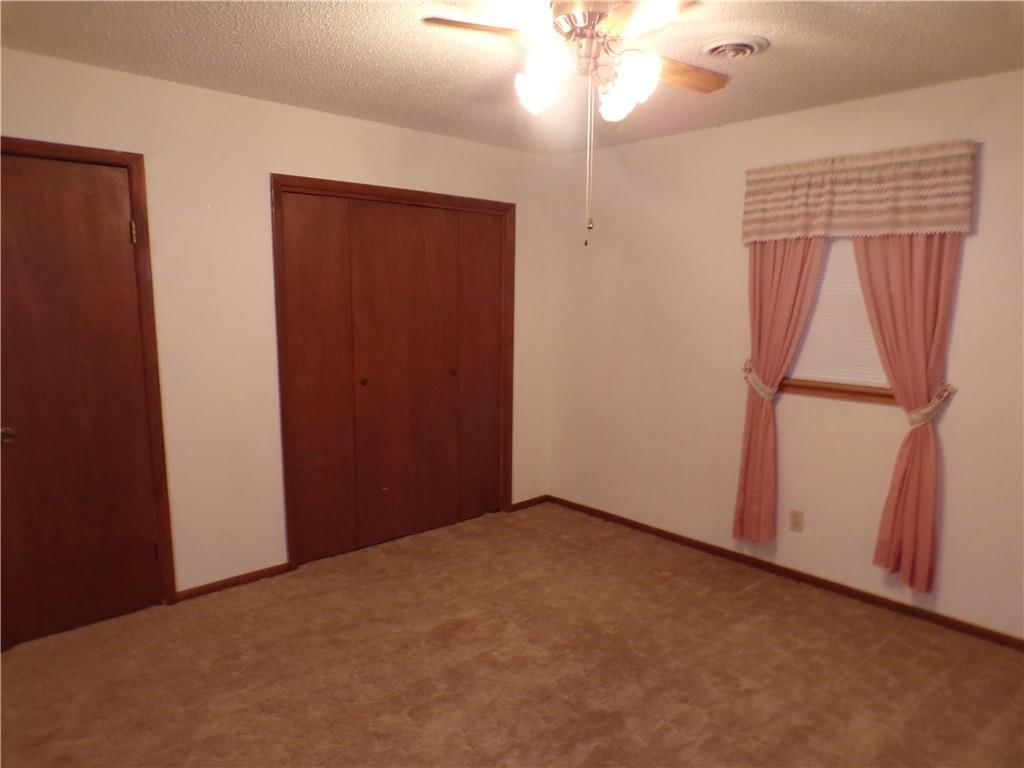 1409 N Walnut Street — photo 2