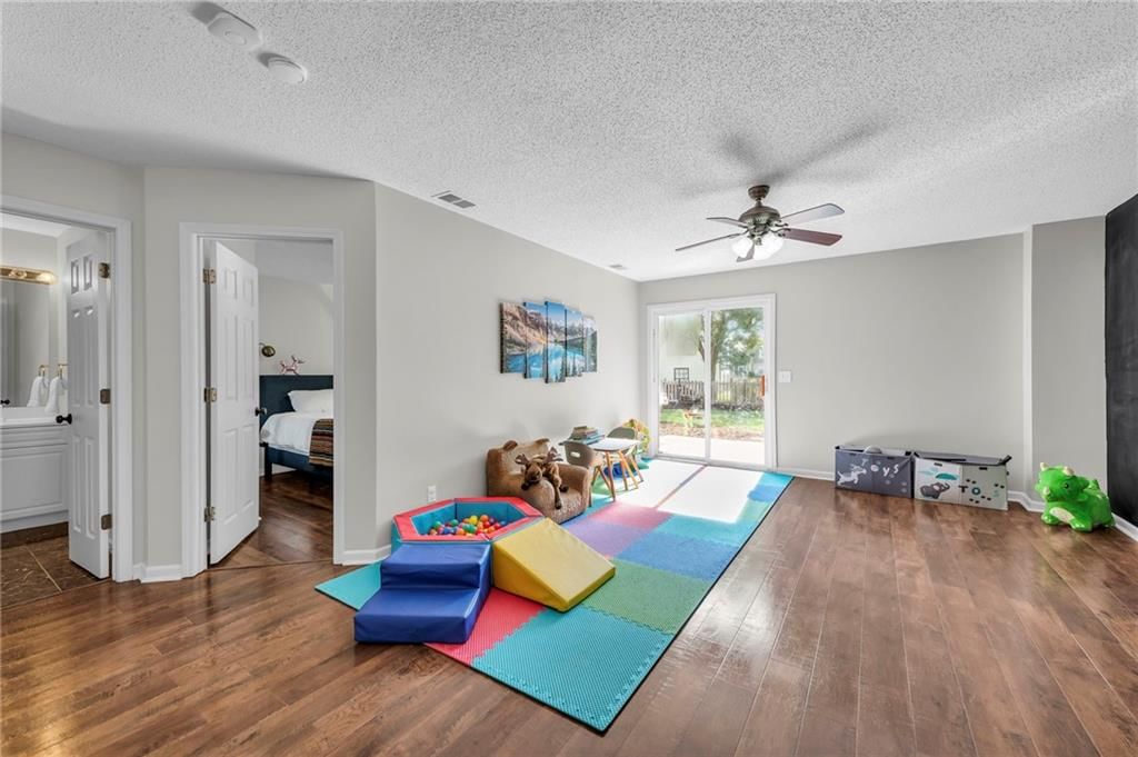 15235 Hemlock Street — photo 23
