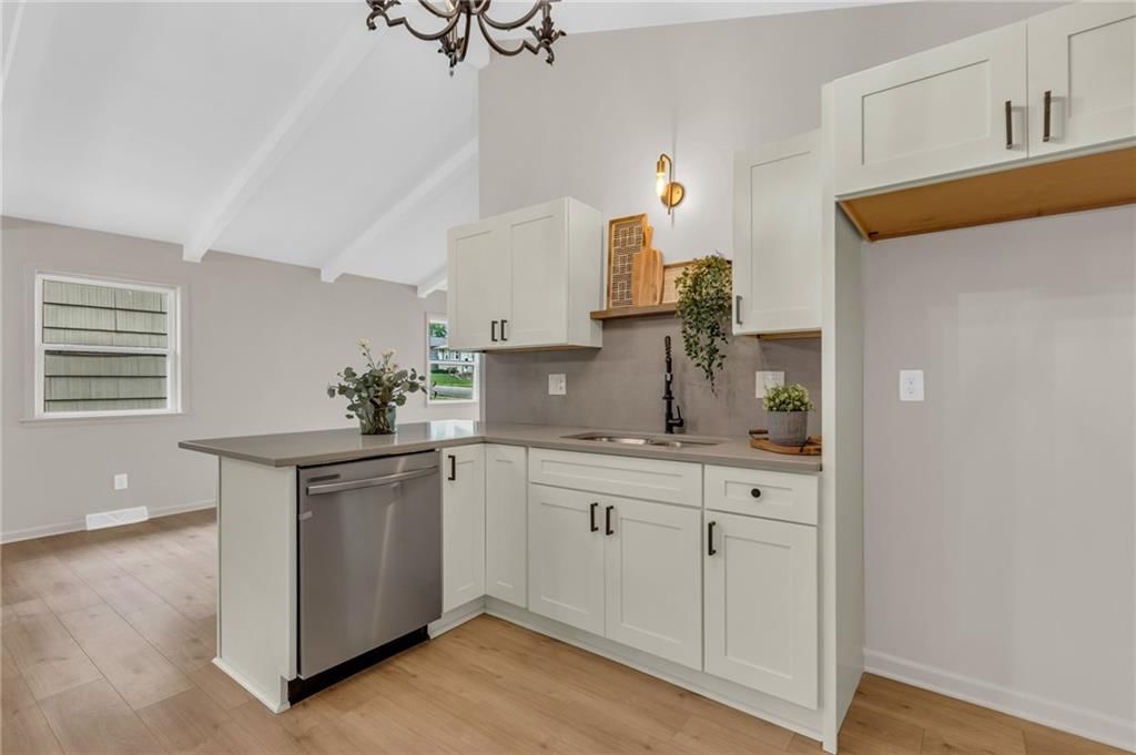 8602 Maple Avenue — photo 12