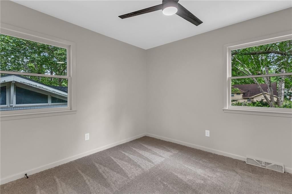 8602 Maple Avenue — photo 20