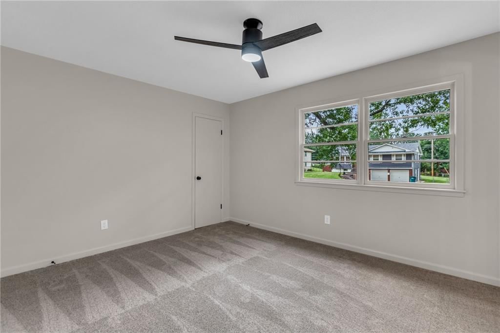 8602 Maple Avenue — photo 25