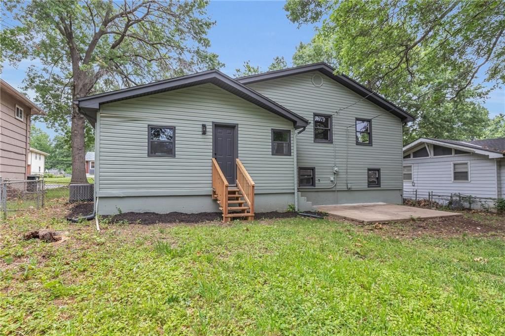 8602 Maple Avenue — photo 35