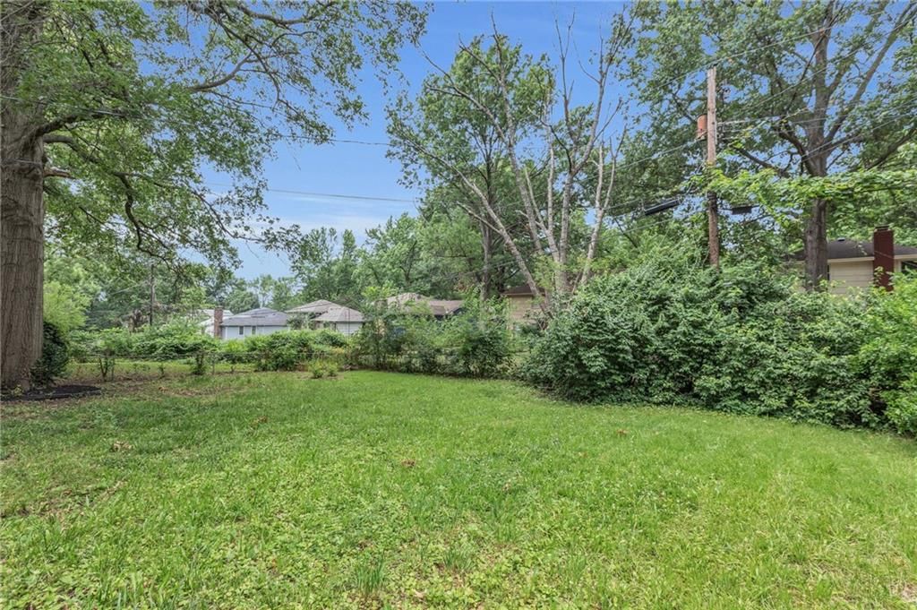 8602 Maple Avenue — photo 36