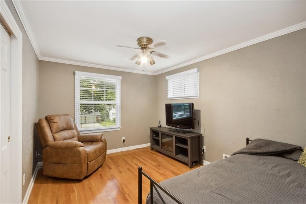 9300 Dearborn Street — photo 18