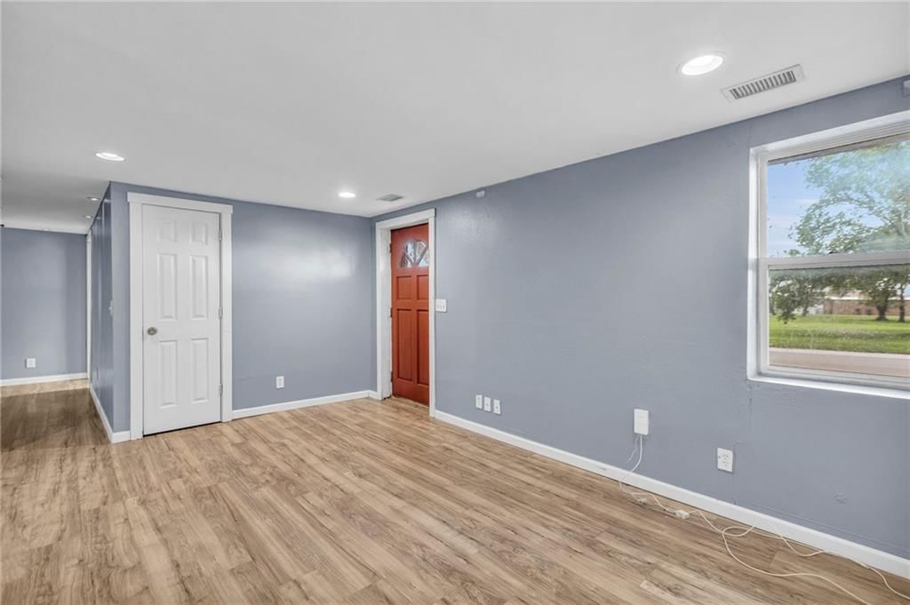 1246 S Brockway Street — photo 5