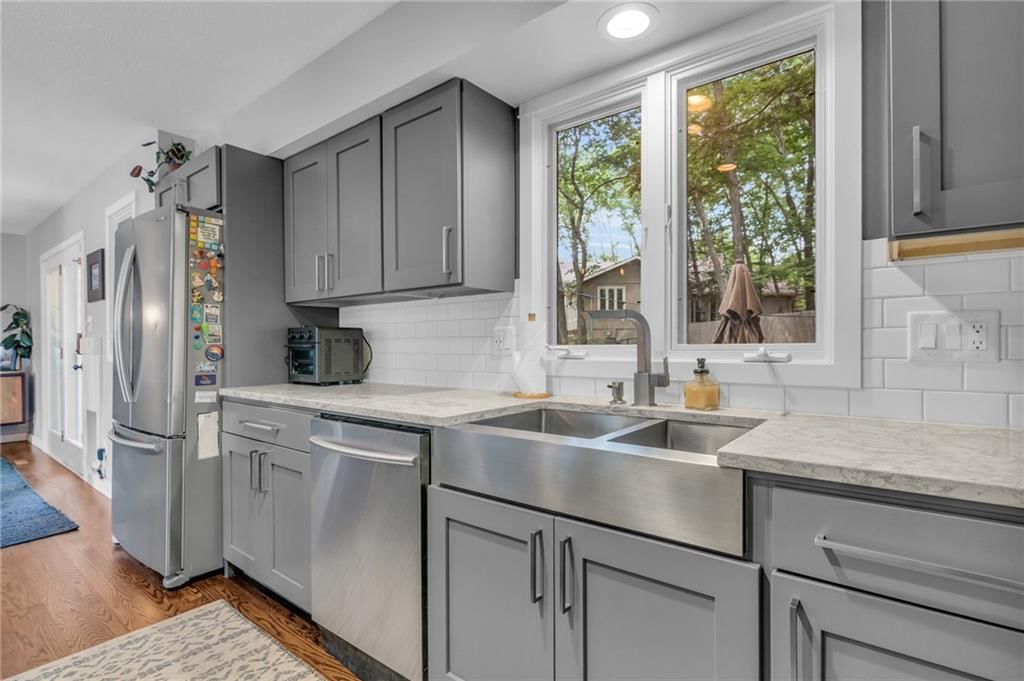 8233 NW Weatherby Drive — photo 12