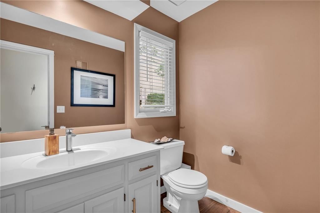 8233 NW Weatherby Drive — photo 14