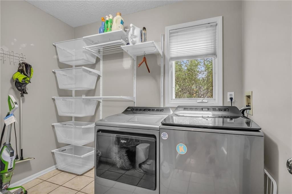 8233 NW Weatherby Drive — photo 15